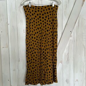 Madewell midi skirt, size 10. Black and gold